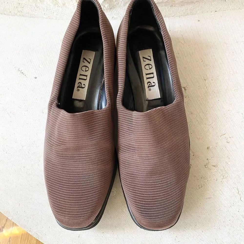 Zena Brown 7.5 Soft Stretch Fabric Low Heel Cushioned‎ Loafer